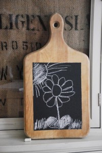 Upcycle Cutting Board with some chalk paint