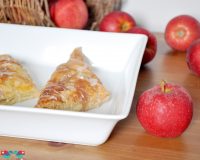 Glazed Apple Turnovers - Turnovers are the perfect pastry to serve as breakfast or dessert! It has the perfect flaky crust and a sweet, delicious apple filling. {The Love Nerds} #recipe #applerecipe #brunchidea #treat