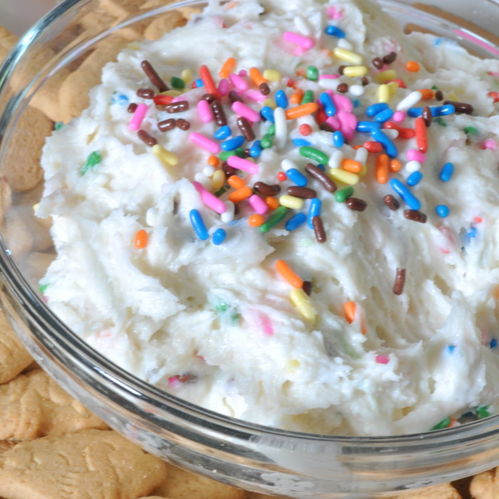 Funfetti Cheesecake Dip - A Colorful and Delicious cake batter dip! Makes a great birthday treat! {The Love Nerds} #birthdaytreat #dessertrecipe