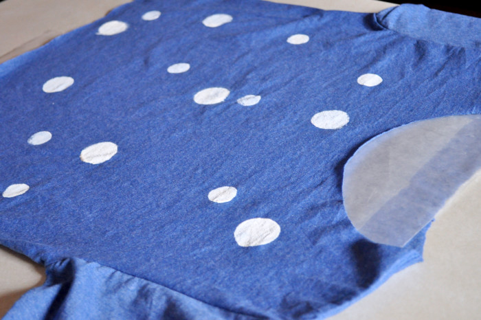 Kid Friendly Craft: Painted Polka Dot T-Shirt {The Love Nerds} #crafts #kidcraft #summerfun