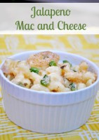 Jalapeño Mac and Cheese - A Creamy Baked Macaroni with the perfect amount of heat from jalapeños and pepper jack cheese! {The Love Nerds} #macandcheese #dinnerrecipe
