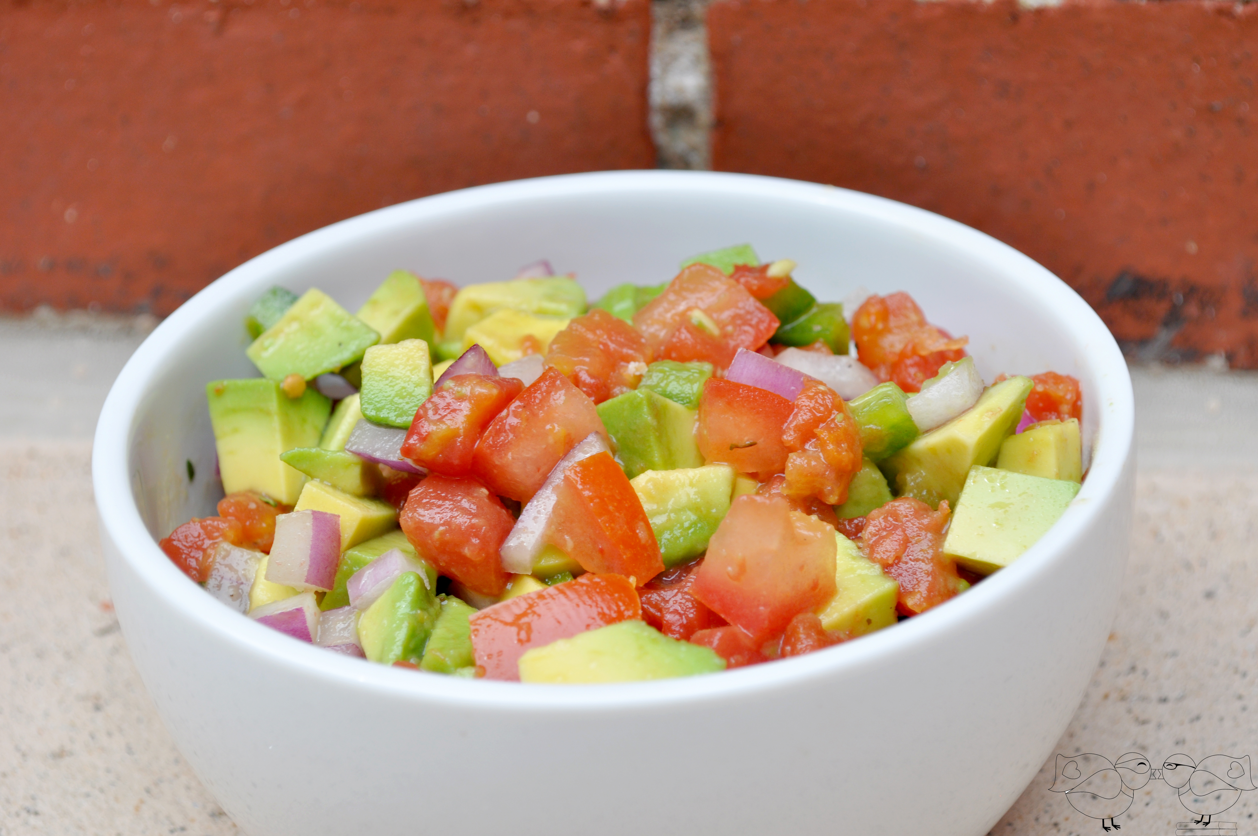 Fresh Tomato & Avocado Salsa - This is the perfect summer side dish and you can easily adjust how much kick your salsa has! {The Love Nerds} #summersalsa #avocadorecipe #appetizer