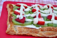White Chocolate Fruit Tart - Delicious fruit tart with only a few ingredients and an easy puff pastry tart shell! {The Love Nerds} #fruittart #dessert #brunchideas