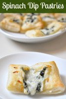 Spinach Dip Pastry Bites - An easy appetizer to throw together with puff pastry for the golden, flaky crust! {The Love Nerds} #appetizer #partyfood