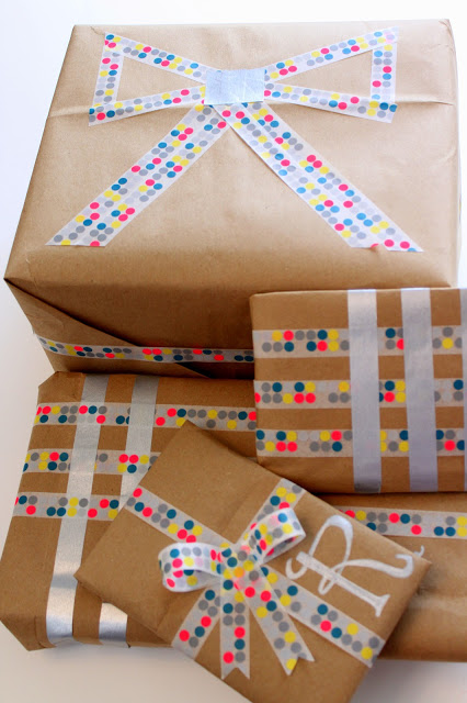 15 DIY Gift Wrapping Ideas - Presenting cute gifts doesn't have to be expensive! {The Love Nerds} #roundup #giftideas #giftwrap #crafts