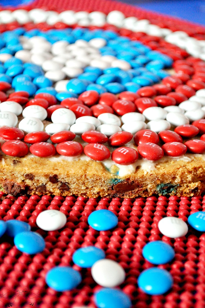 Captain America Party with the BEST Giant M&M Cookie {The Love Nerds} #HeroesEatMMs #CollectiveBias #shop #party 