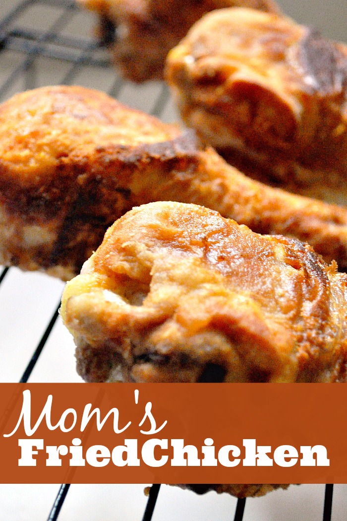 Mom's Fried Chicken - 3 Ingredient recipe for crispy, delicious fried chicken! {The Love Nerds} #recipe #comfortfood #chickenrecipe 
