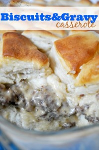 Amazing Biscuits and Gravy Casserole with perfectly fluffy biscuits and delicious sausage gravy. {The Love Nerds} #recipe #breafast