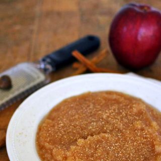 Slow Cooker Homemade Applesauce