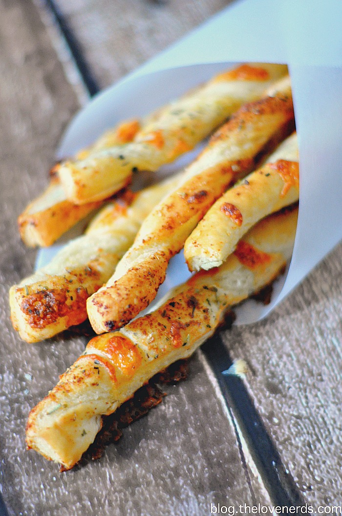 Herbed Cheese Straws is a super easy appetizer, which makes it the perfect date night app! Plus, check out other great recipe ideas for your Dinner for Two! {The Love Nerds} 
