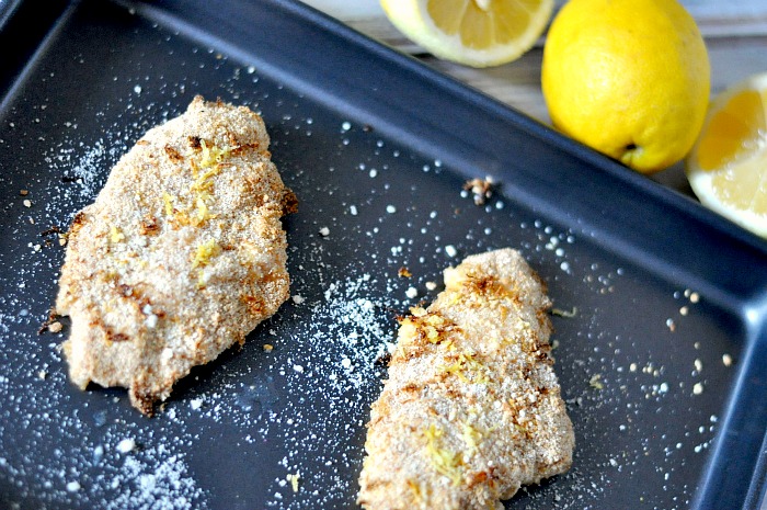 The perfect spring and summer recipe for dinner - Baked Parmesan Lemon Chicken! {The Love Nerds} #SCNRF #Pmedia #ad @natureraised