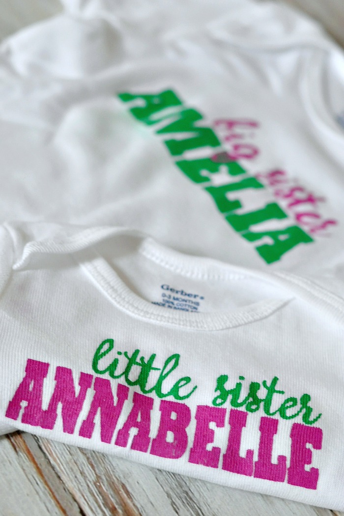 These DIY Sibling Shirts are simple to make and easily customized! Plus, they make such a great gift idea, especially for a growing family! | The Love Nerds