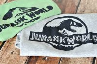 Who's excited for Jurassic World?! I definitely am so got a little crafty with these DIY Jurassic Park Shirts! | The Love Nerds