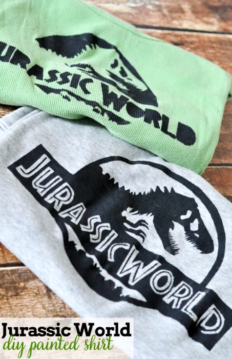 Who's excited for Jurassic World?! I definitely am so got a little crafty with these DIY Jurassic Park Shirts! | The Love Nerds