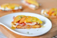 A gorgeous and easy appetizer idea! These Peach Prosciutto Goat Cheese Crostinis will impress everyone! |The Love Nerds