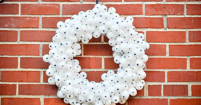 DIY Halloween Craft - This playful Eyeball Wreath is perfect holiday decor. Only taking a few materials to create this fun Halloween wreath. | The Love Nerds