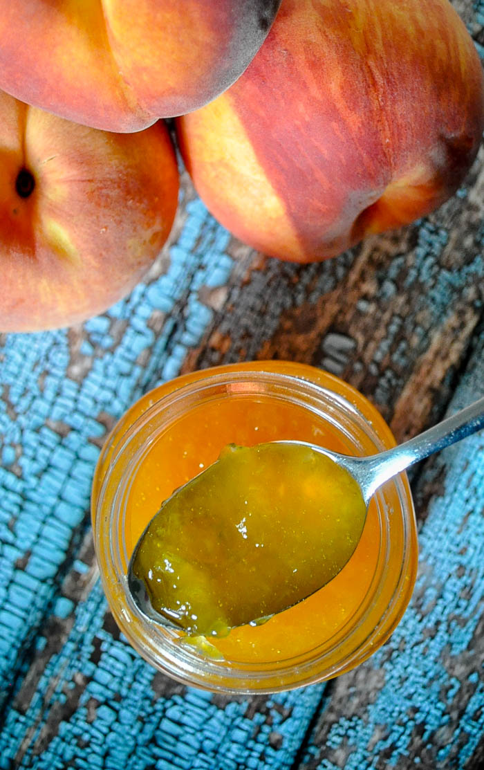 Microwave Peach Preserves Recipe- Take your morning toast to a whole new level with these delicious peach preserves! Plus, they take only 30 minutes! | The Love Nerds