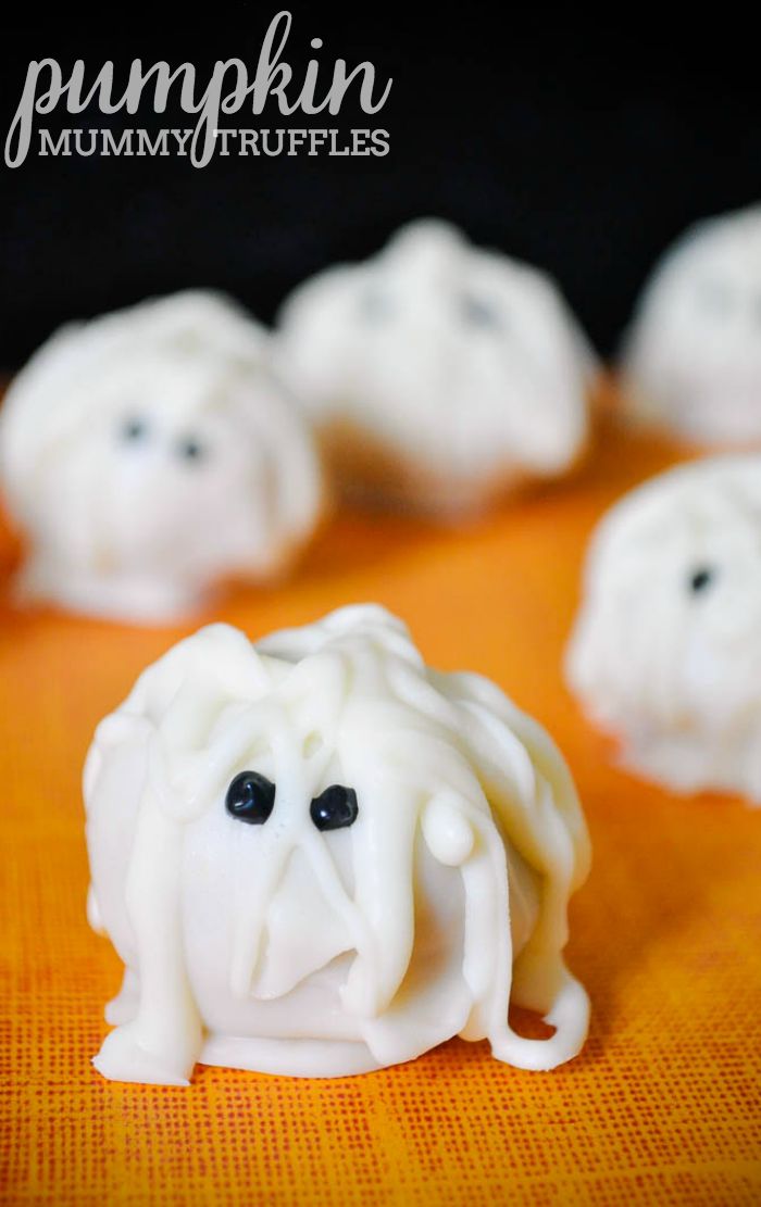 Need an adorable Halloween treat? Goosebumps Curse of the Mummy Truffles are perfect! A cute mummy outside and delicious pumpkin truffles on the inside! | The Love Nerds