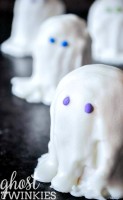 Halloween Ghost Twinkies - Make Twinkies even better with a spooktacular addition of white chocolate! | The Love Nerds