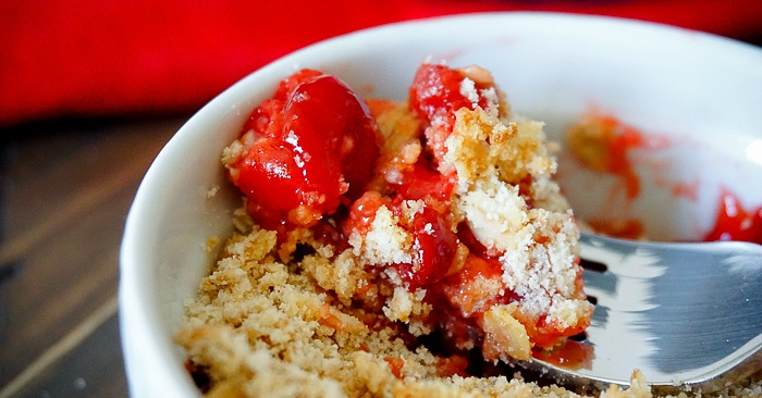 CHERRY CRISP FOR TWO - Make a delicious dessert for two that is perfect for an at home date night and Valentine's Day. | The Love Nerds