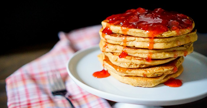 PEANUT BUTTER AND JELLY PANCAKES - A fun breakfast recipe and twist on the classic flavor combination! | The Love Nerds