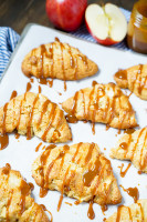 Caramel Apple Scones - Start your fall mornings and holidays off with a delicious caramel apple scone next to your cup of coffee! | The Love Nerds #ad #CartwheelForCreamer