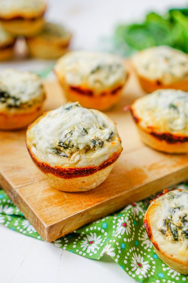 Individual Spinach Dip Bread Bowls - The Love Nerds