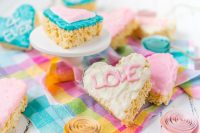 Who's looking for cute Valentine's Day Treats for Kids?! These Conversation Heart Rice Krispie Treats are easy to make with only 5 ingredients and the end result are adorable "chocolate" covered Valentine rice krispie treats everyone will love! 