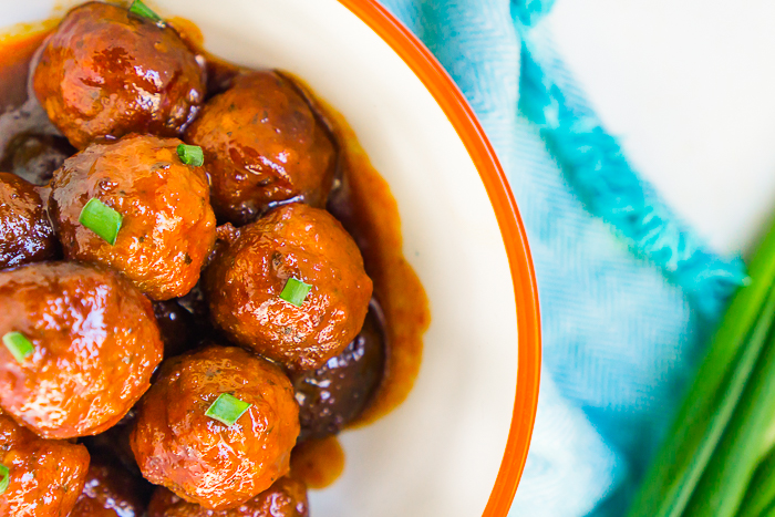 Sweet and spicy makes this Honey Sriracha Meatballs Recipe a winning combination! The perfect party appetizer and easy dinner recipe that is addicting!! 