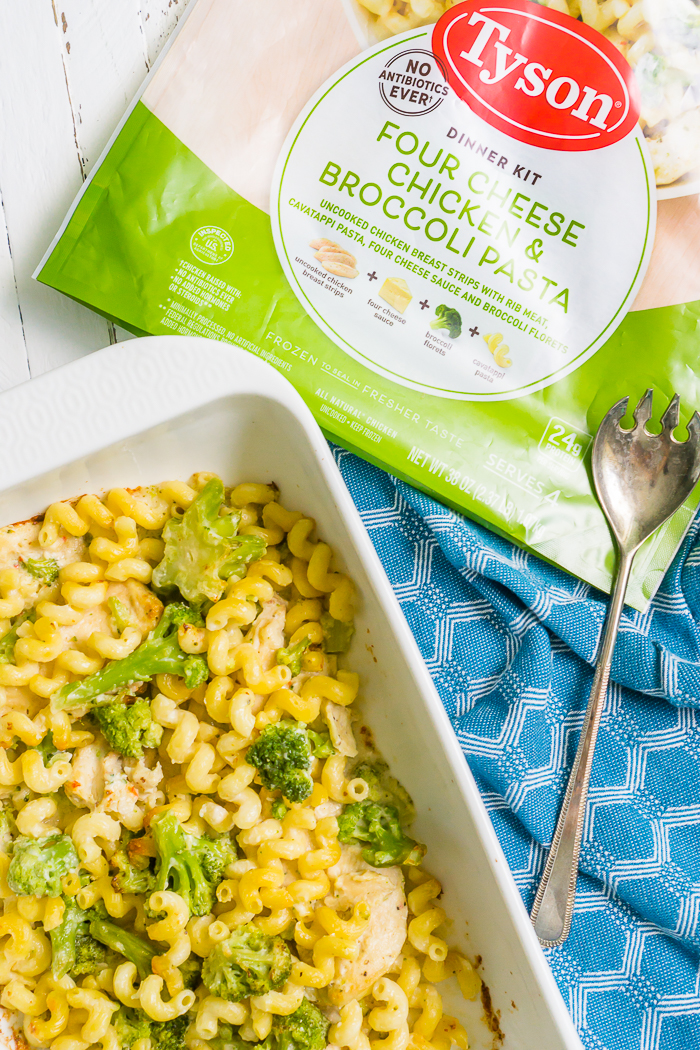 Easy dinner solution with Tyson Four Cheese Chicken and Broccoli Pasta Frozen Dinner Kit with the easiest homemade garlic bread! Perfect for quick weeknight dinners! 
