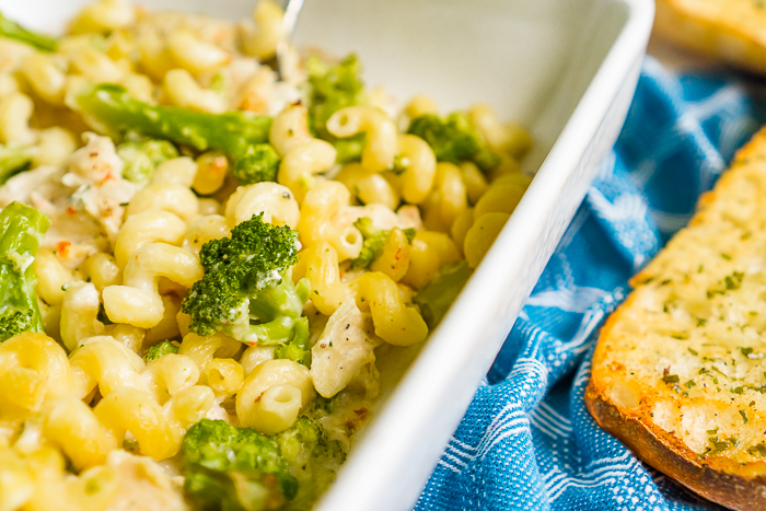 Easy dinner solution with Tyson Four Cheese Chicken and Broccoli Pasta Frozen Dinner Kit with the easiest homemade garlic bread! Perfect for quick weeknight dinners! 