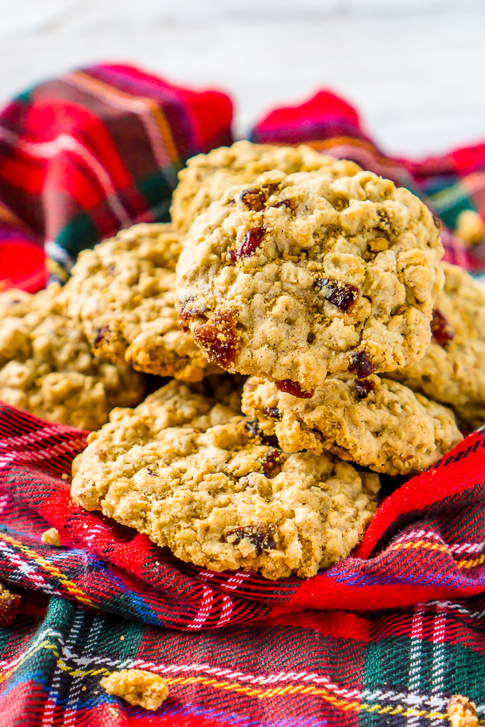 Delicious Cranberry Oatmeal Cookies that make the perfect holiday cookie for Thanksgiving sweets or Christmas dessert! Soft, chewy and full of flavor - everyone will love these cranberry cookies! | The Love Nerds