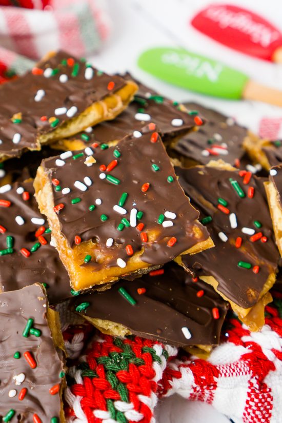 Saltine Toffee - A Sweet and Salty Christmas Candy! - The Love Nerds